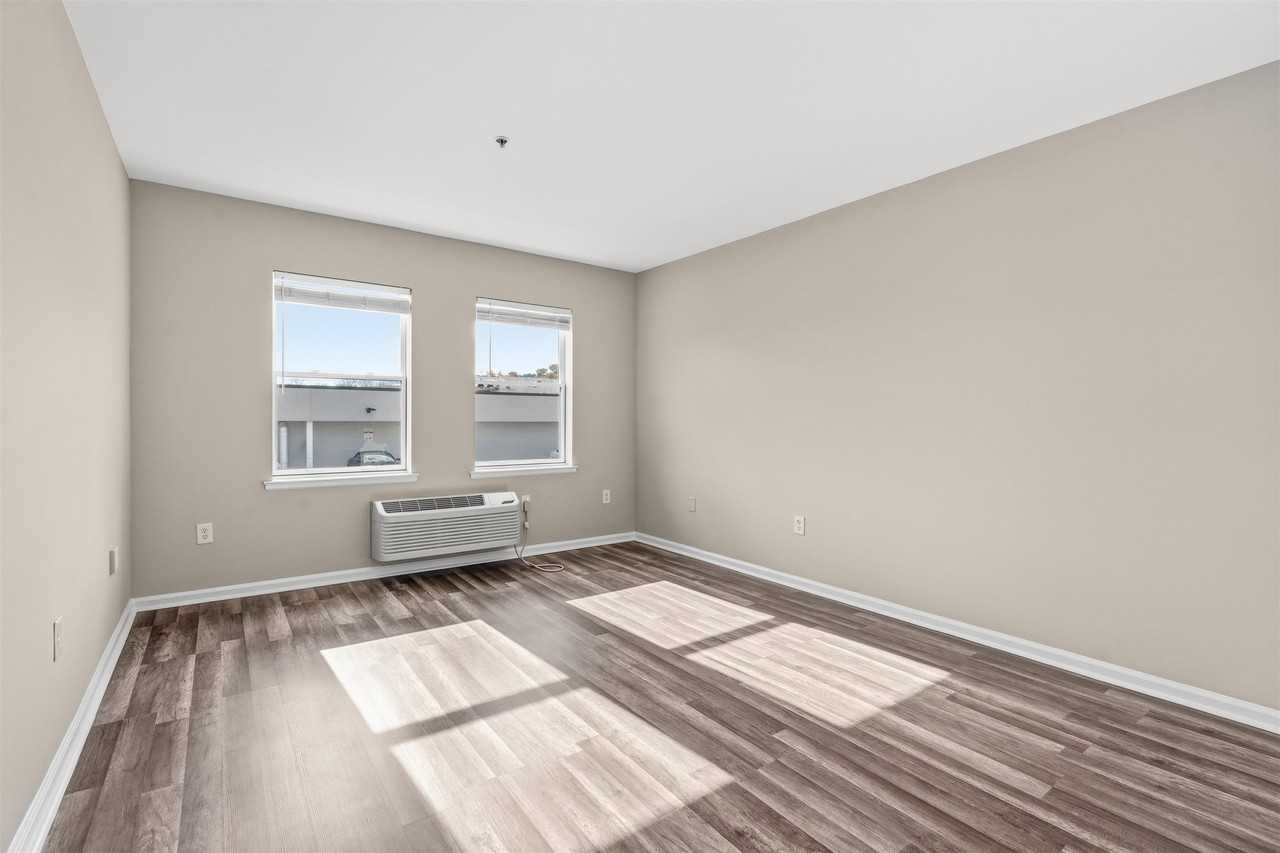 905 River Rd - Photo 4 of 22