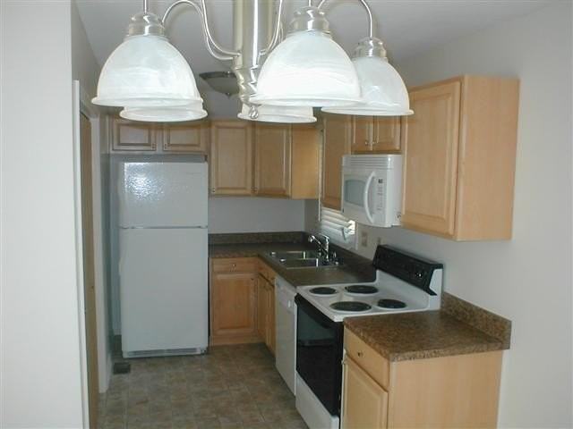 1220 Brynn Marr Rd - Photo 3 of 6