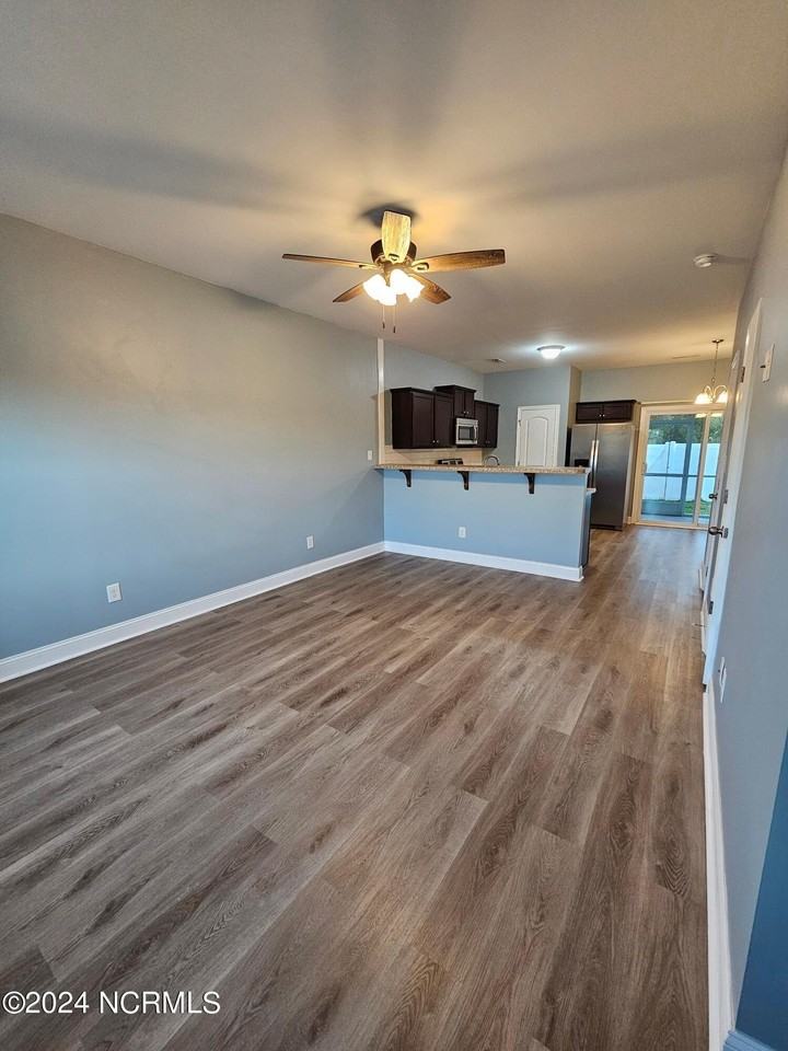 638 Ebb Tide Ln - Photo 2 of 7