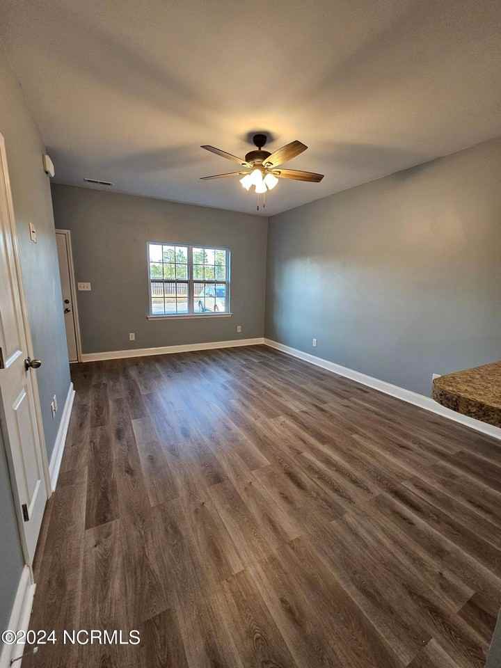 638 Ebb Tide Ln - Photo 4 of 7