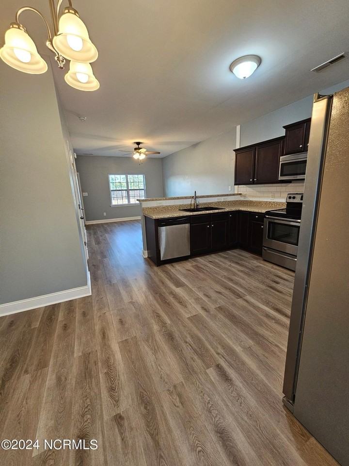 638 Ebb Tide Ln - Photo 5 of 7