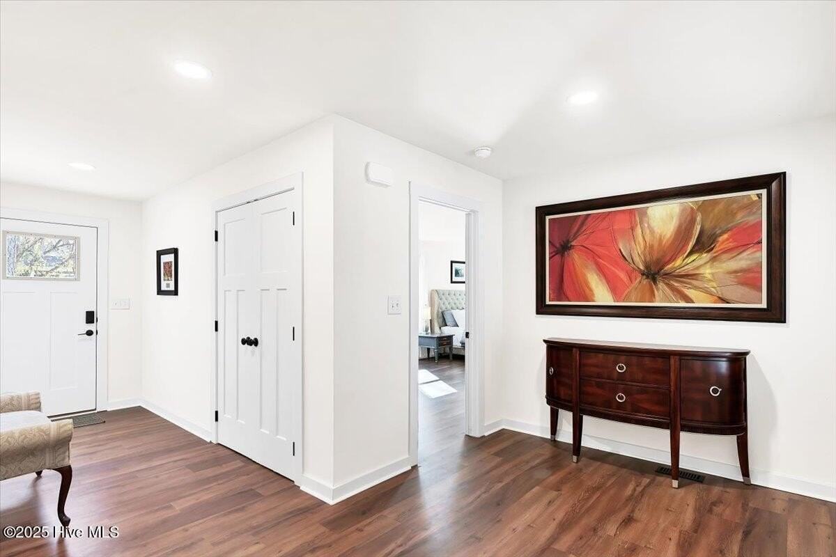 420 S Ashe St - Photo 4 of 40