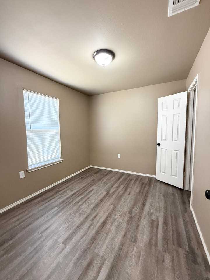 524 46th St Unit B #B - Photo 6 of 14