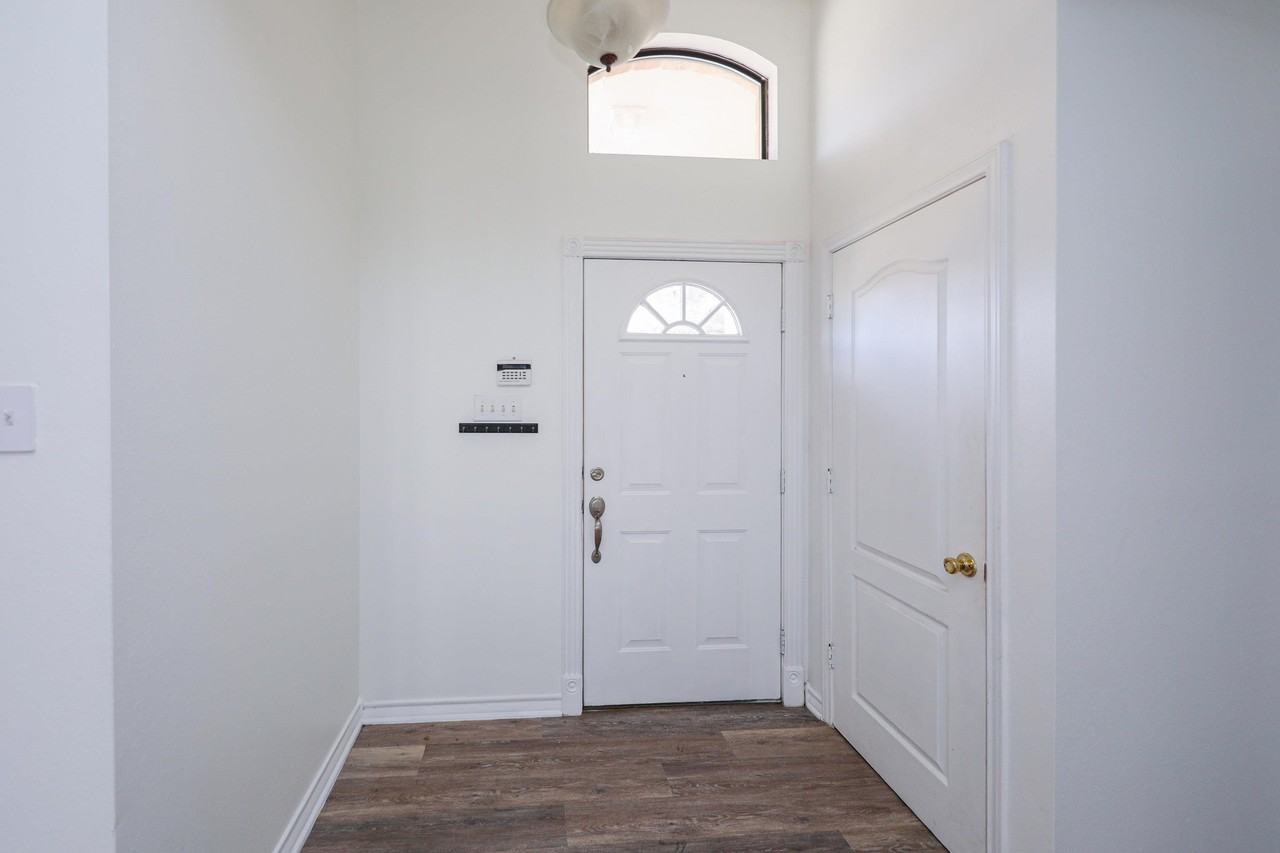 752 Buffalo Ct - Photo 5 of 40