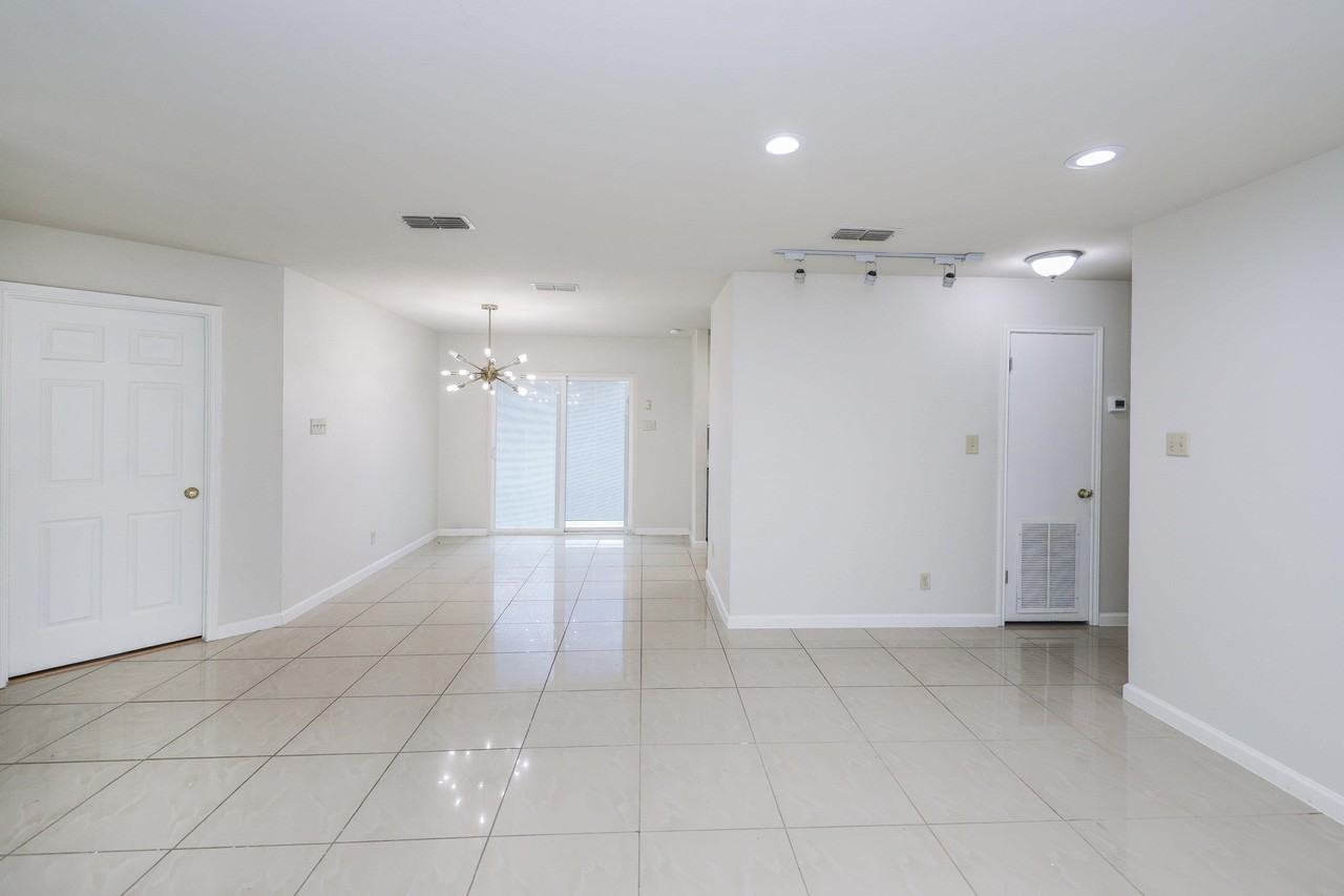 9001 Taiga Ct - Photo 7 of 40