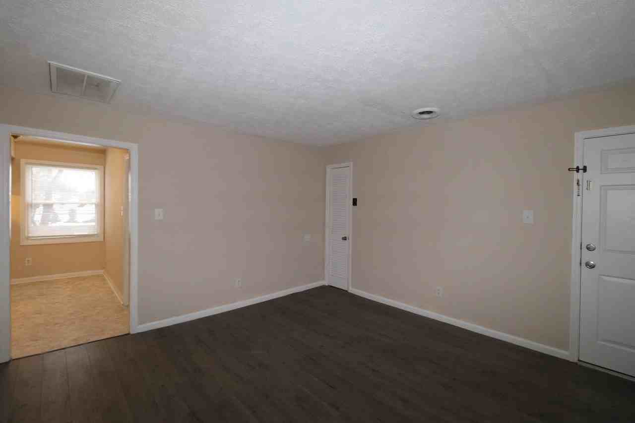 310 Edgewood Dr Apt 4 #4 - Photo 4 of 11