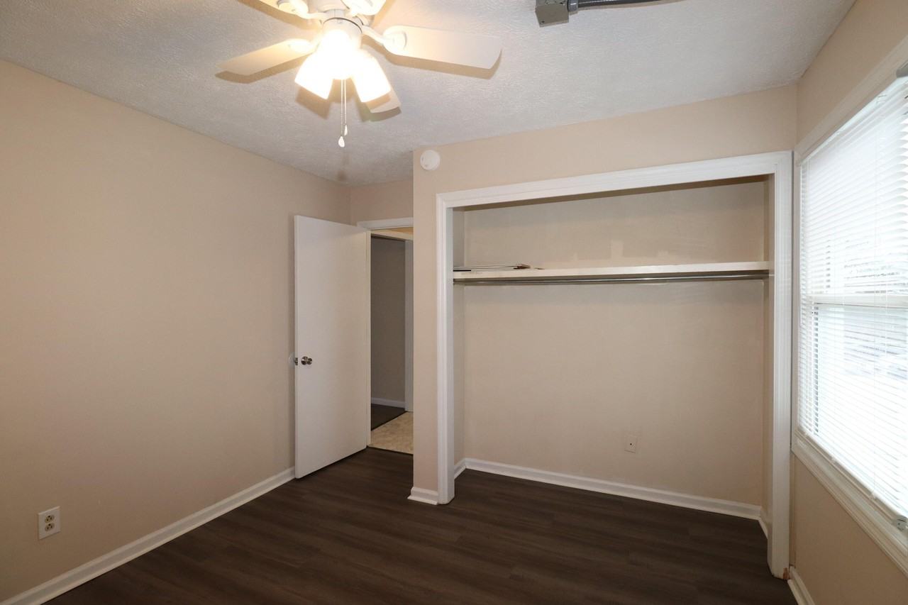 310 Edgewood Dr Apt 4 #4 - Photo 5 of 11