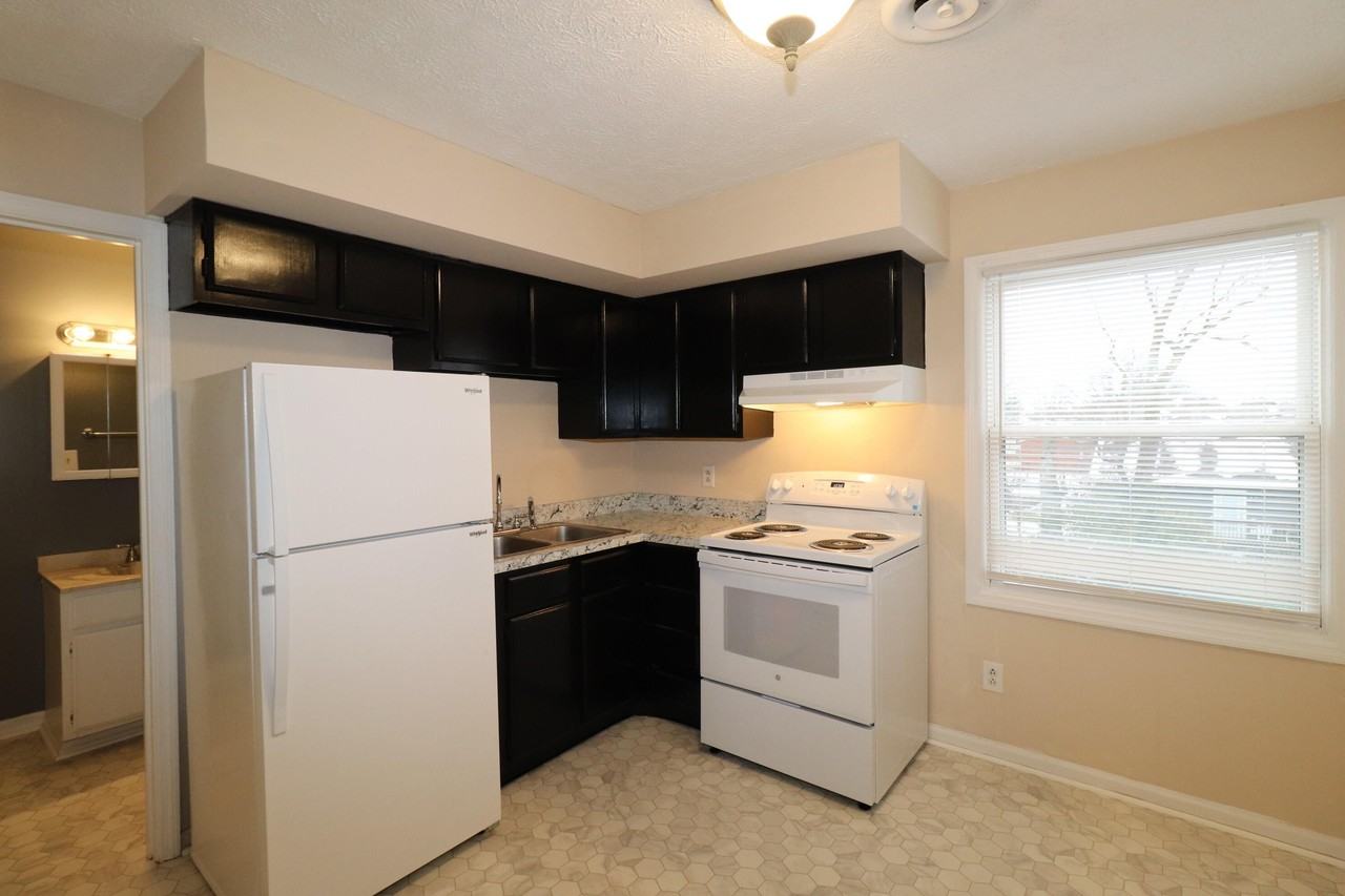 310 Edgewood Dr Apt 4 #4 - Photo 7 of 11