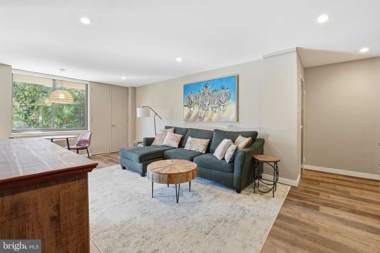 4390 Lorcom Ln - Photo 4 of 33