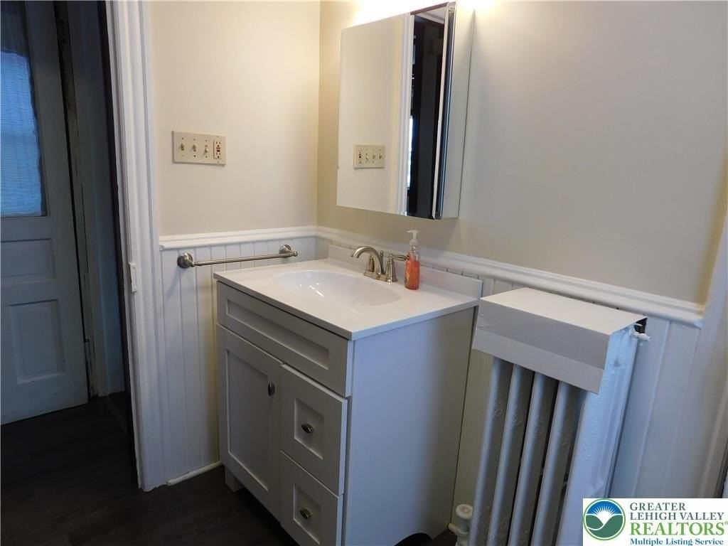 300 S 9th St Apt 2 #2UPSTAIRS - Photo 6 of 19