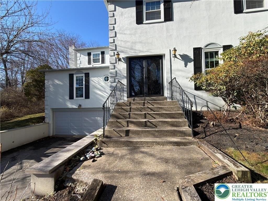 639 Heather Ln - Photo 2 of 37