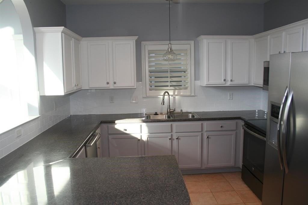 1124 Island Pl E - Photo 3 of 15