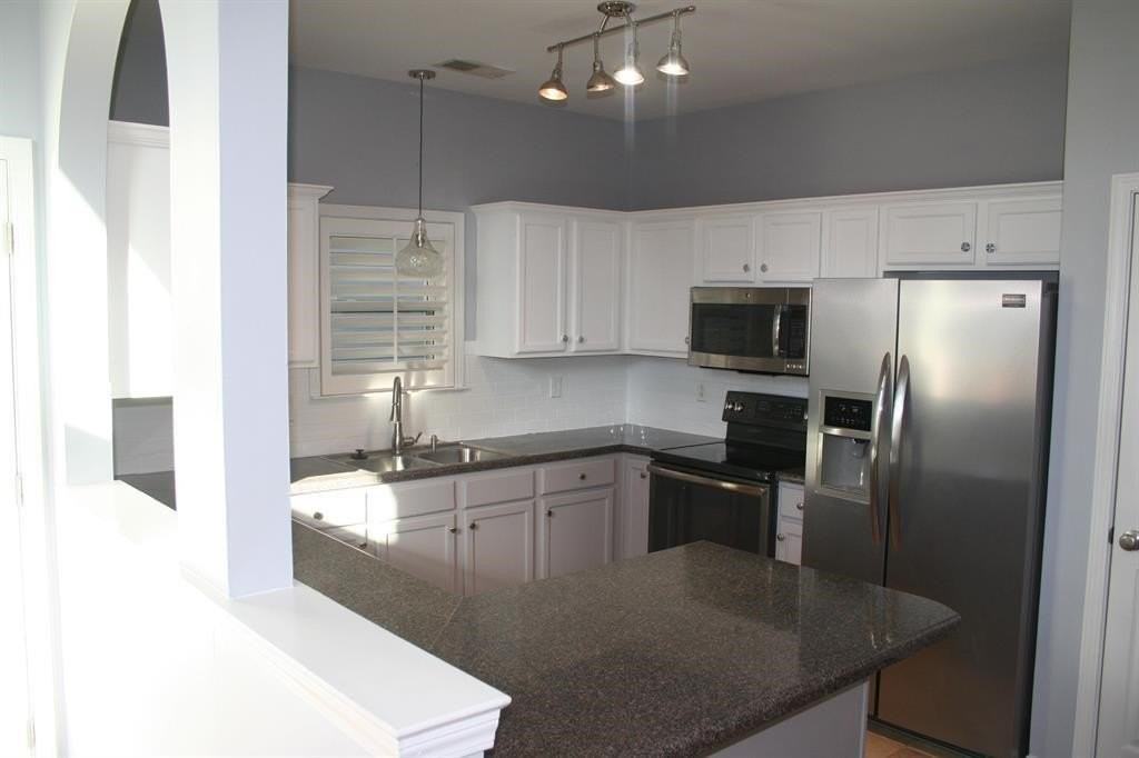 1124 Island Pl E - Photo 4 of 15