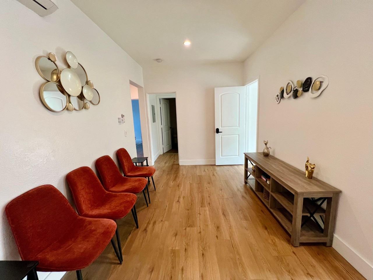 Henderson Ave - Photo 3 of 18