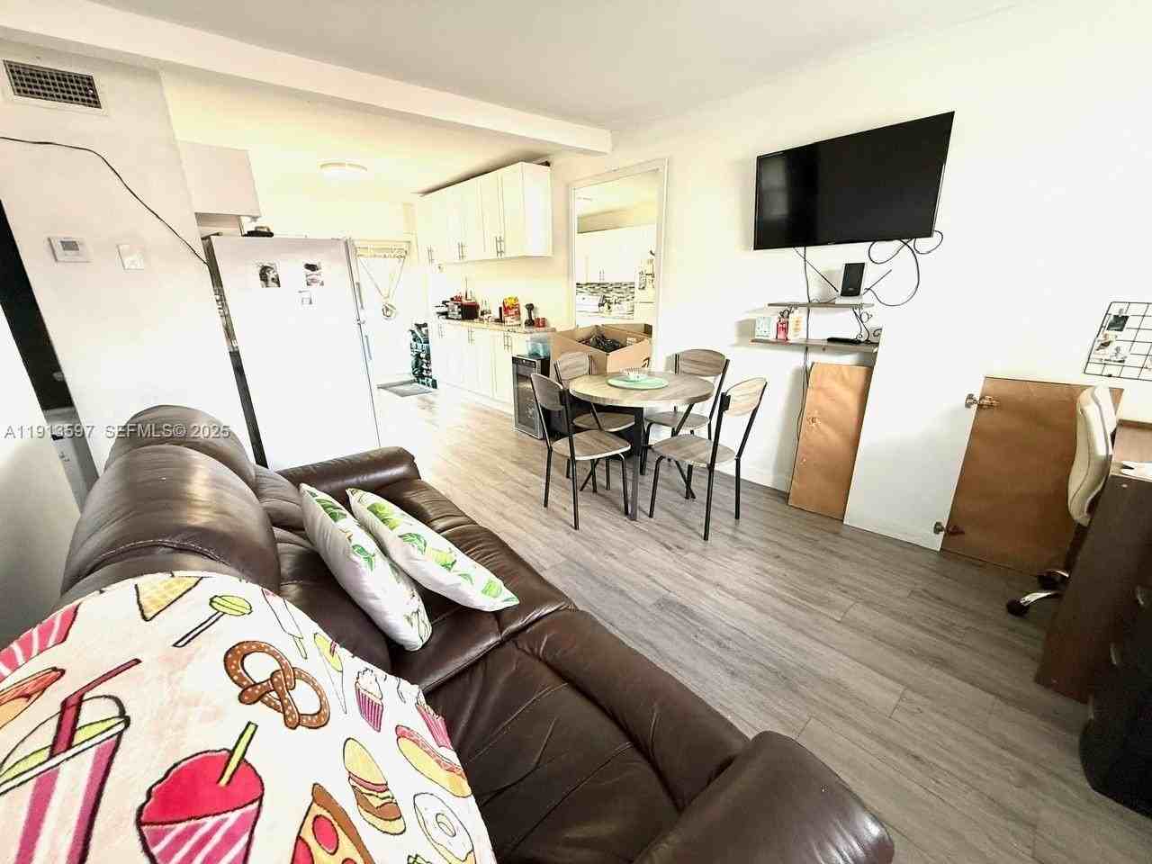 1150 Sw 26th Ave #2 - Photo 4 of 14