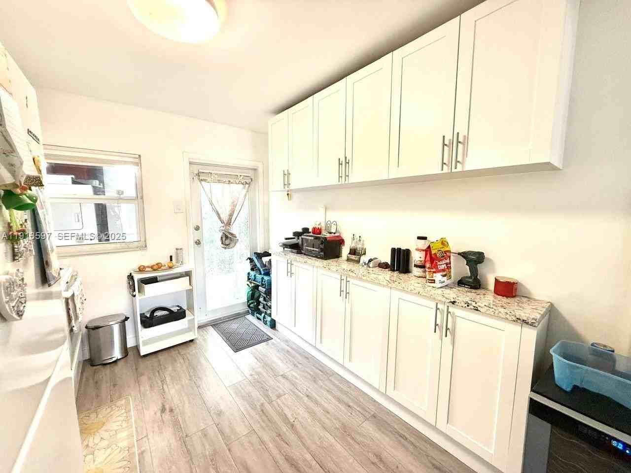 1150 Sw 26th Ave #2 - Photo 6 of 14