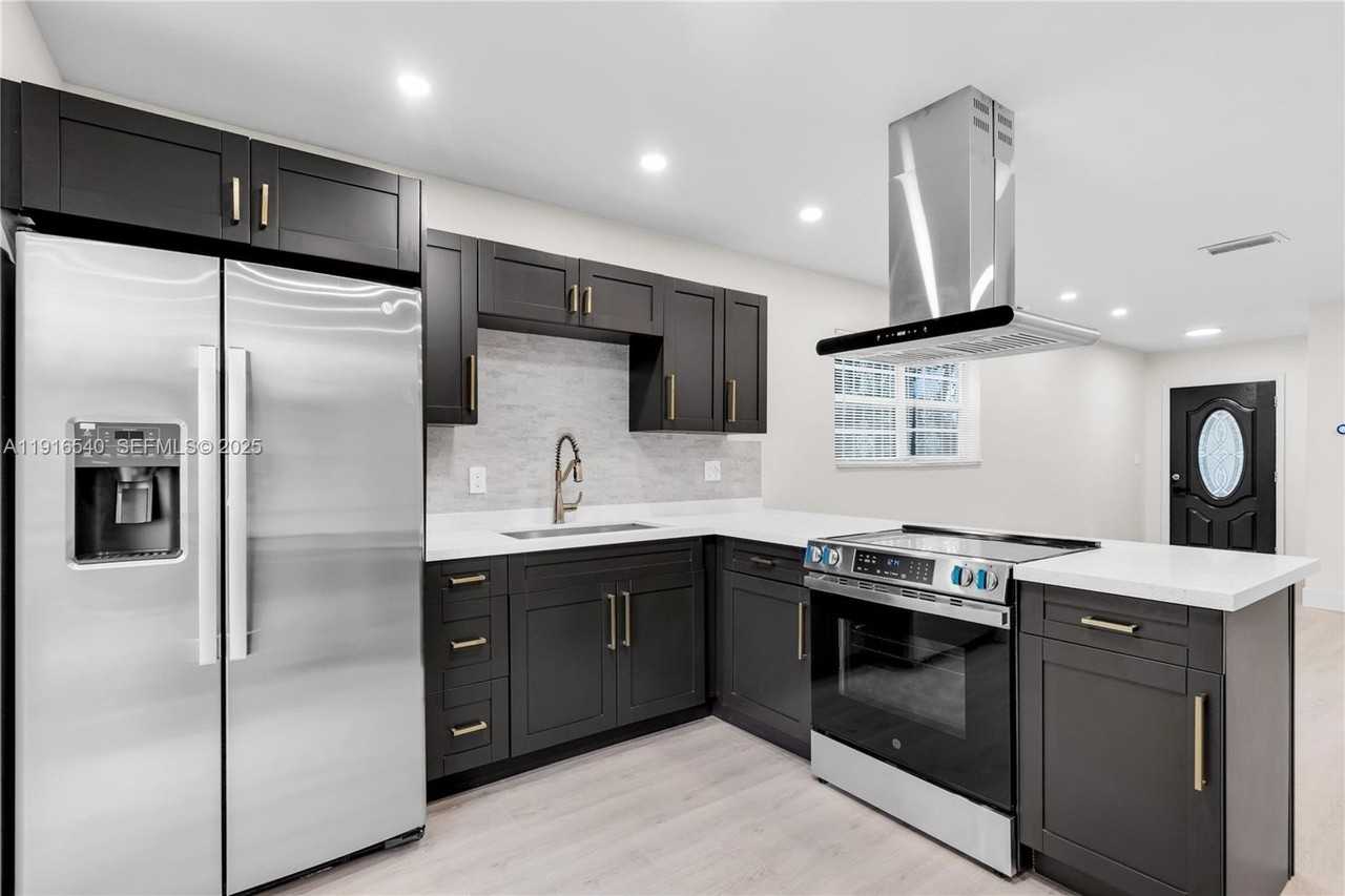 1253 Nw 44th St #0 - Photo 2 of 25