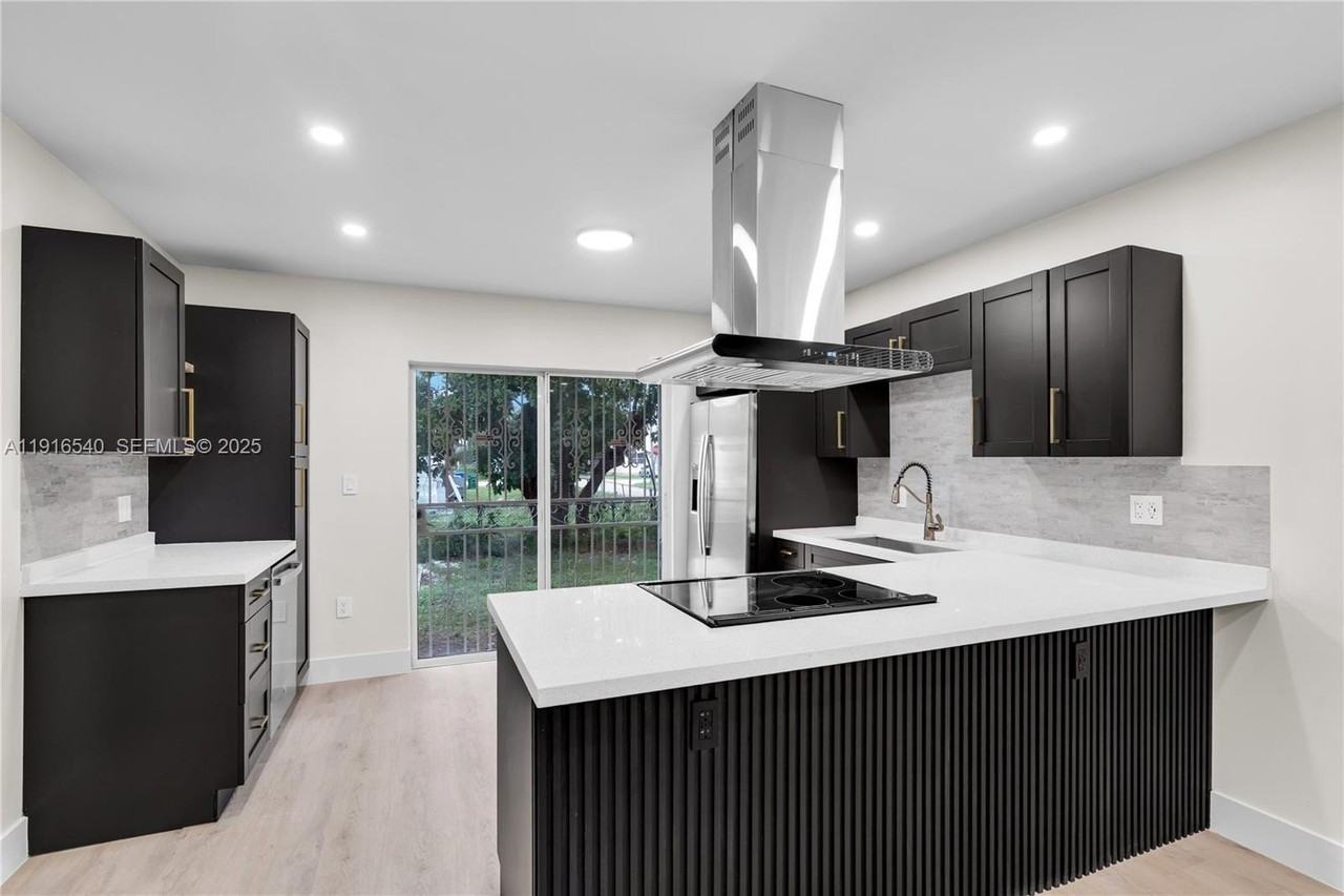 1253 Nw 44th St #0 - Photo 4 of 25