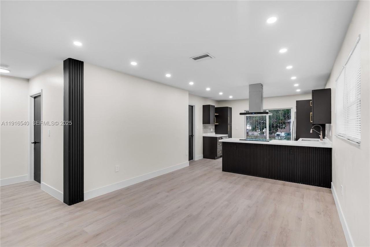 1253 Nw 44th St #0 - Photo 5 of 25