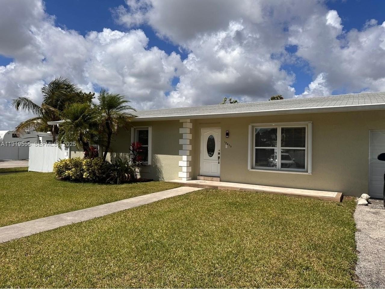 15432 Sw 105th Ave - Photo 3 of 21