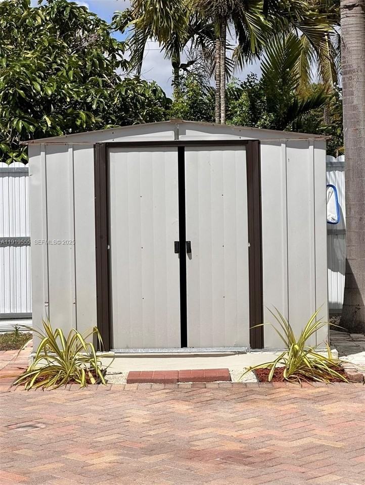 15432 Sw 105th Ave - Photo 4 of 21