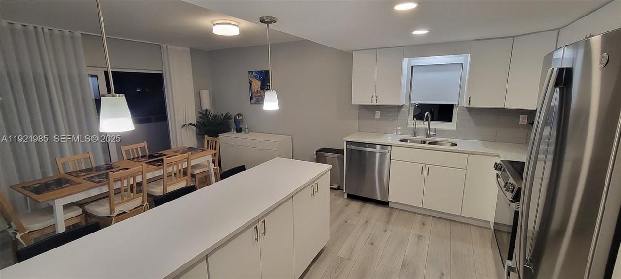 1200 14th St #7A - Photo 2 of 24