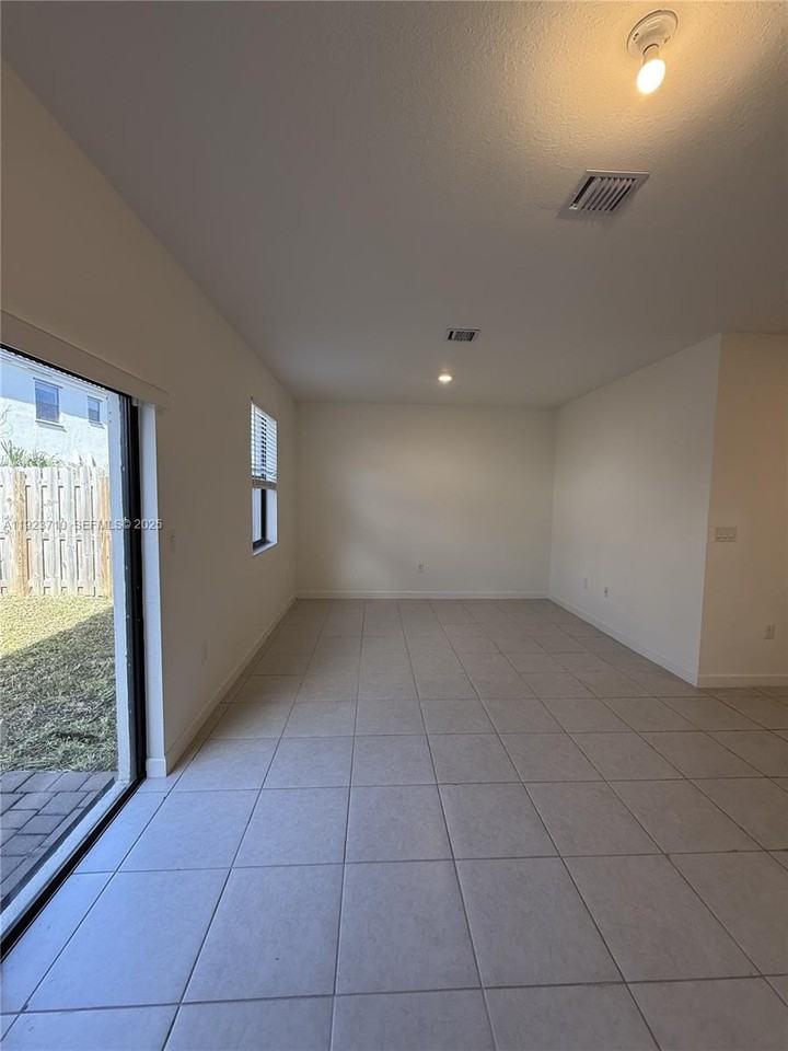 24610 Sw 119th Ct #24610 - Photo 7 of 20