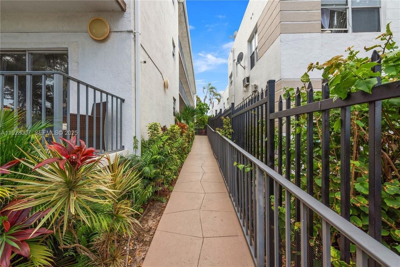 750 Michigan Ave #303 - Photo 2 of 40