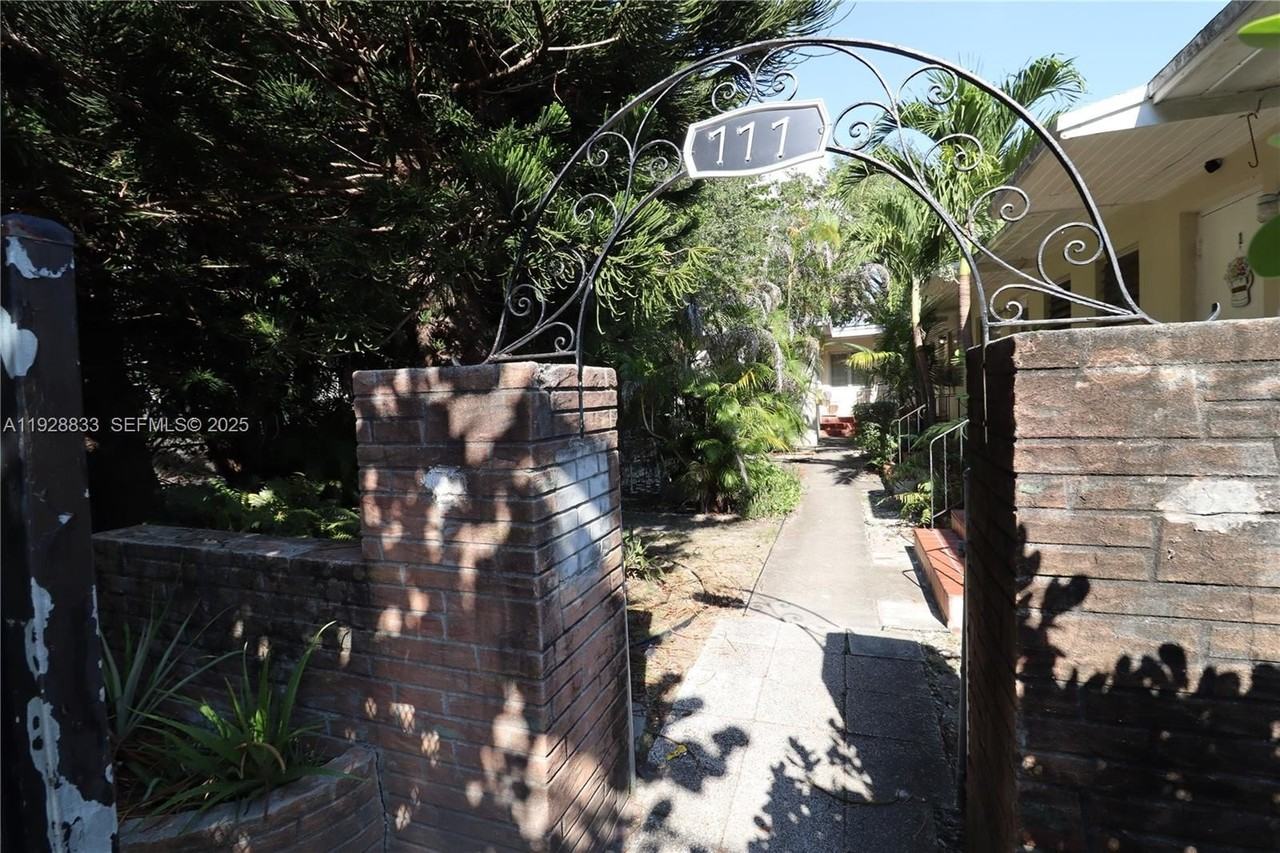 777 Ne 85th St #3 - Photo 5 of 21