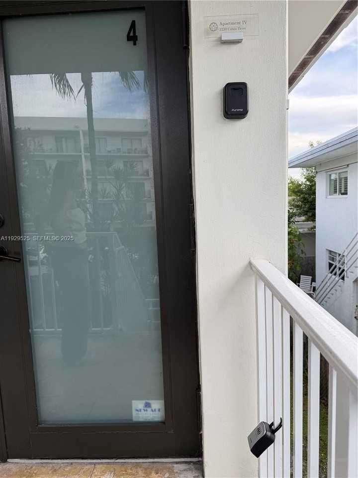 2220 Calais Dr #4 - Photo 4 of 20