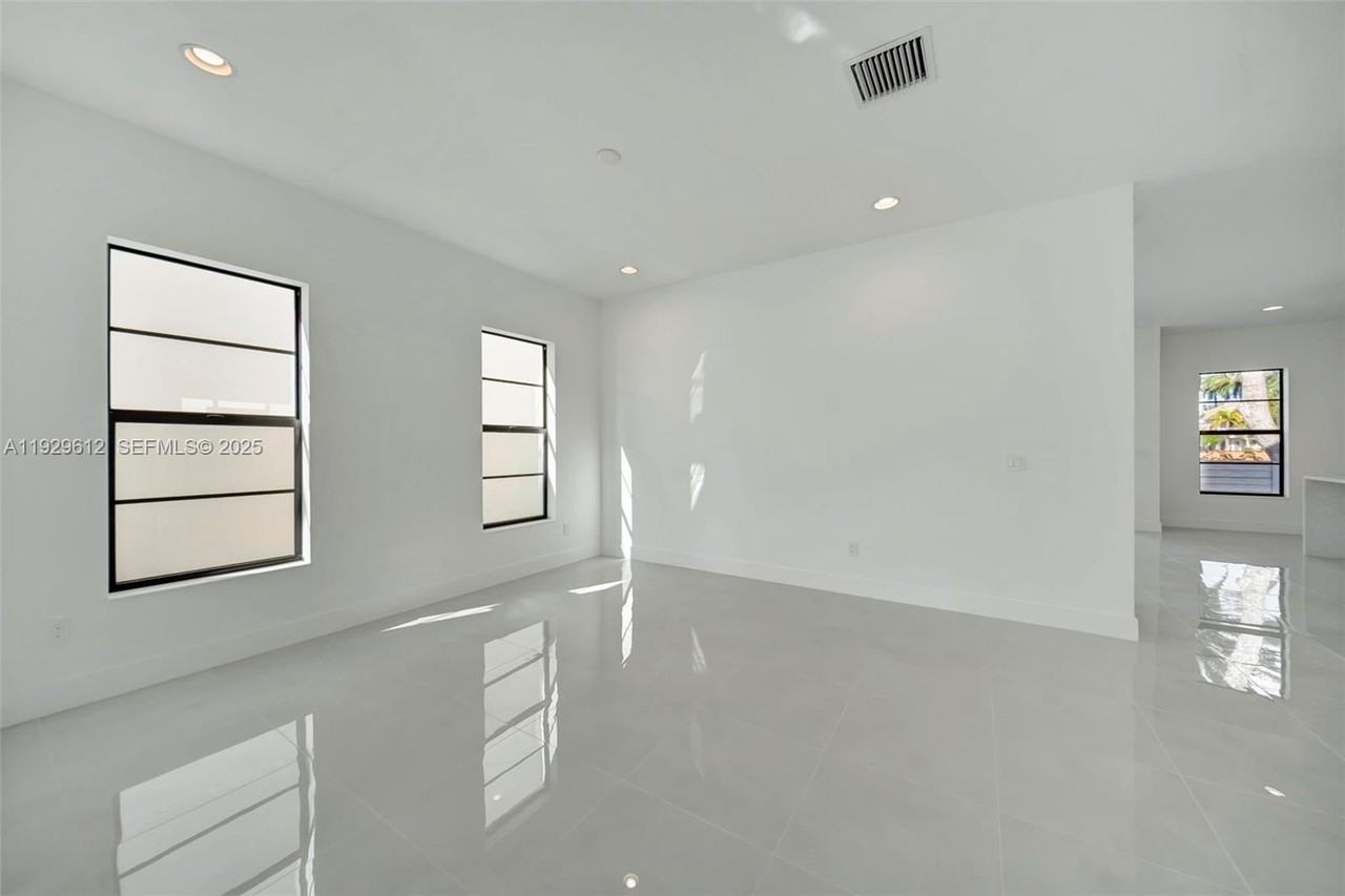 1427 Sw 23rd St #1427 - Photo 7 of 50