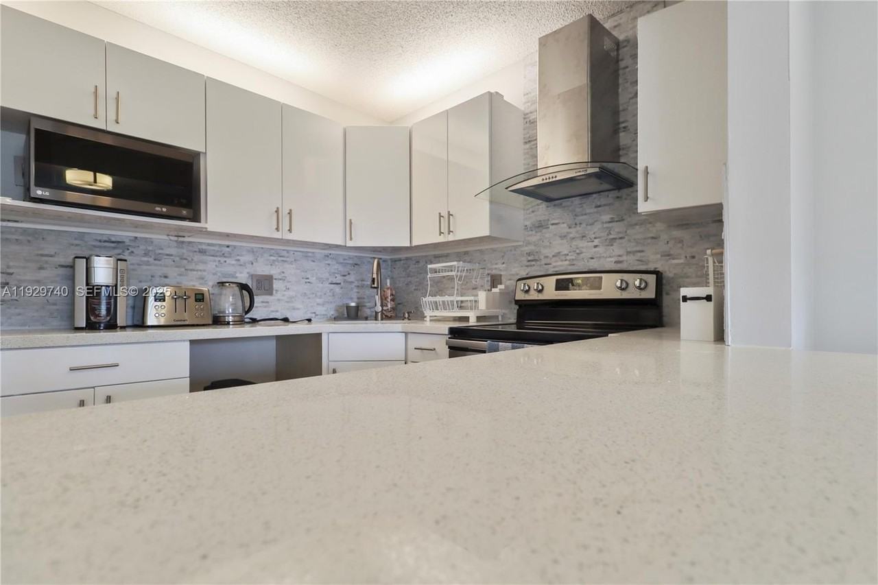 313 Knotty Pine Cir #A2 - Photo 3 of 27