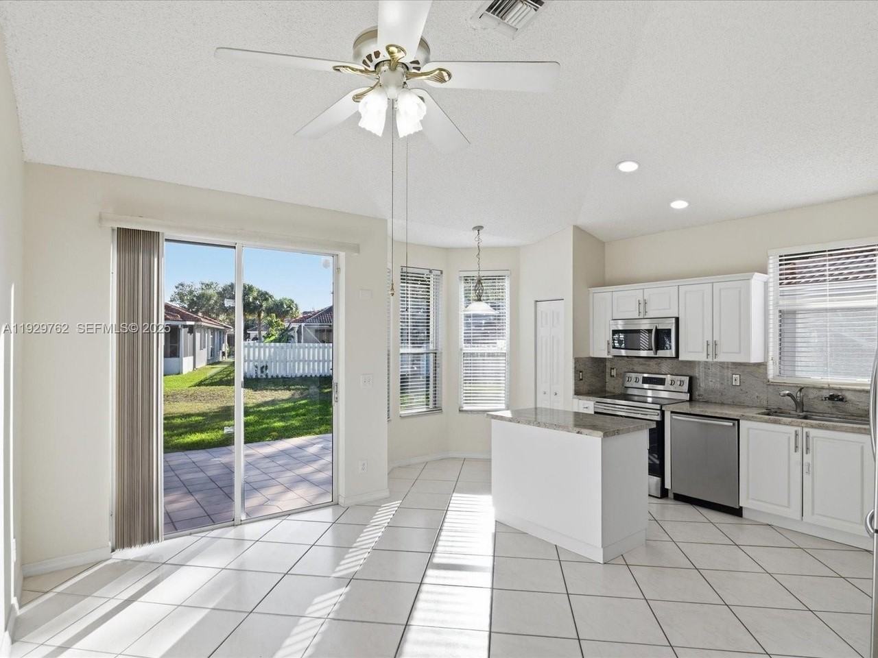 865 Nw 132nd Ave - Photo 4 of 24