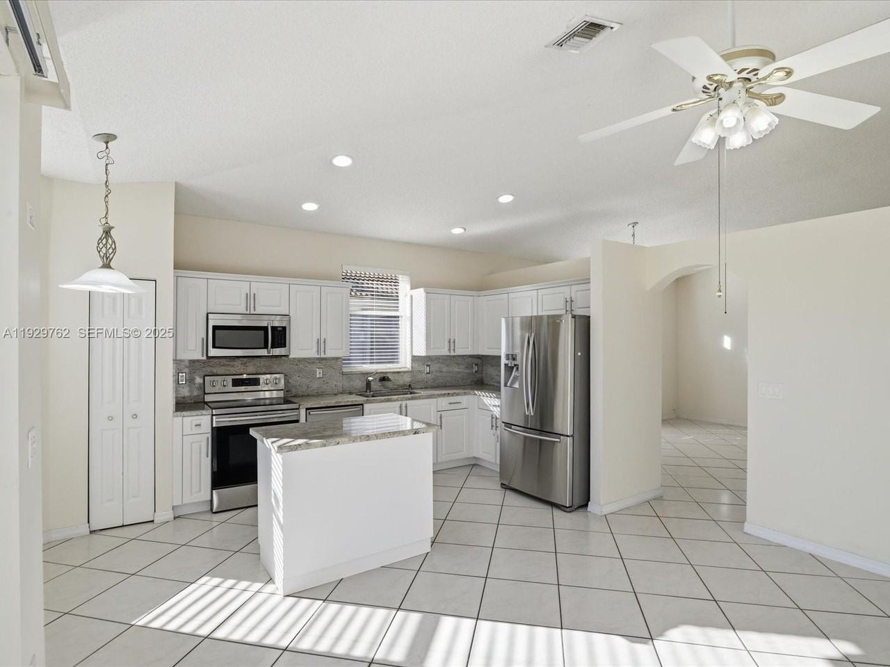 865 Nw 132nd Ave - Photo 6 of 24