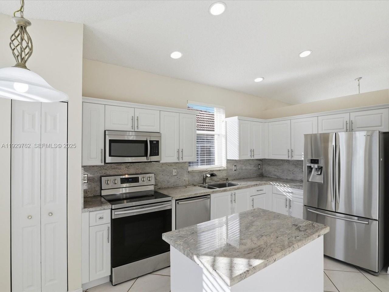 865 Nw 132nd Ave - Photo 7 of 24