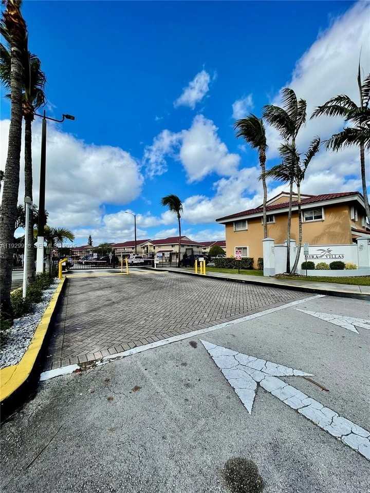 562 Nw 82nd Pl #309 - Photo 2 of 33