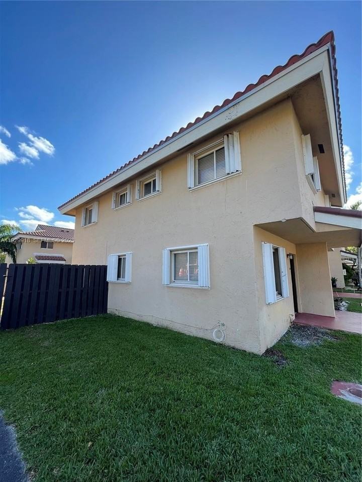 562 Nw 82nd Pl #309 - Photo 5 of 33