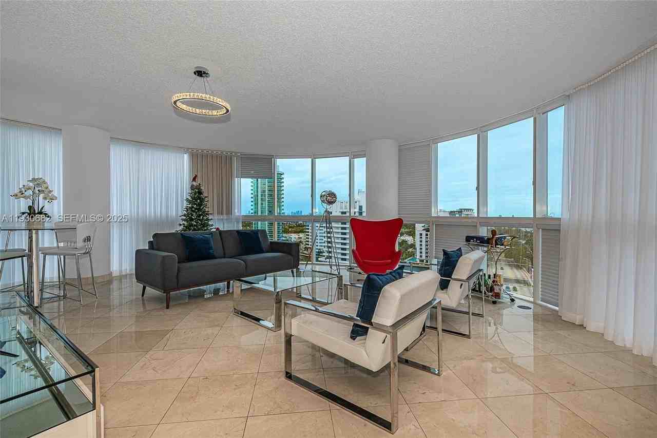 6301 Collins Ave #1605 - Photo 5 of 23