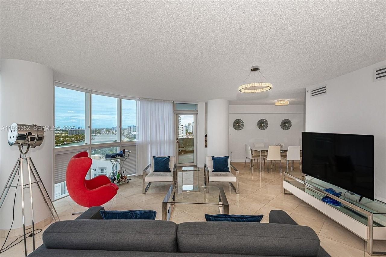 6301 Collins Ave #1605 - Photo 7 of 23