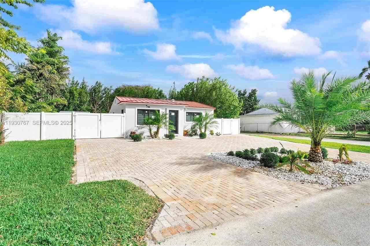 1815 N 27th Ave - Photo 4 of 31