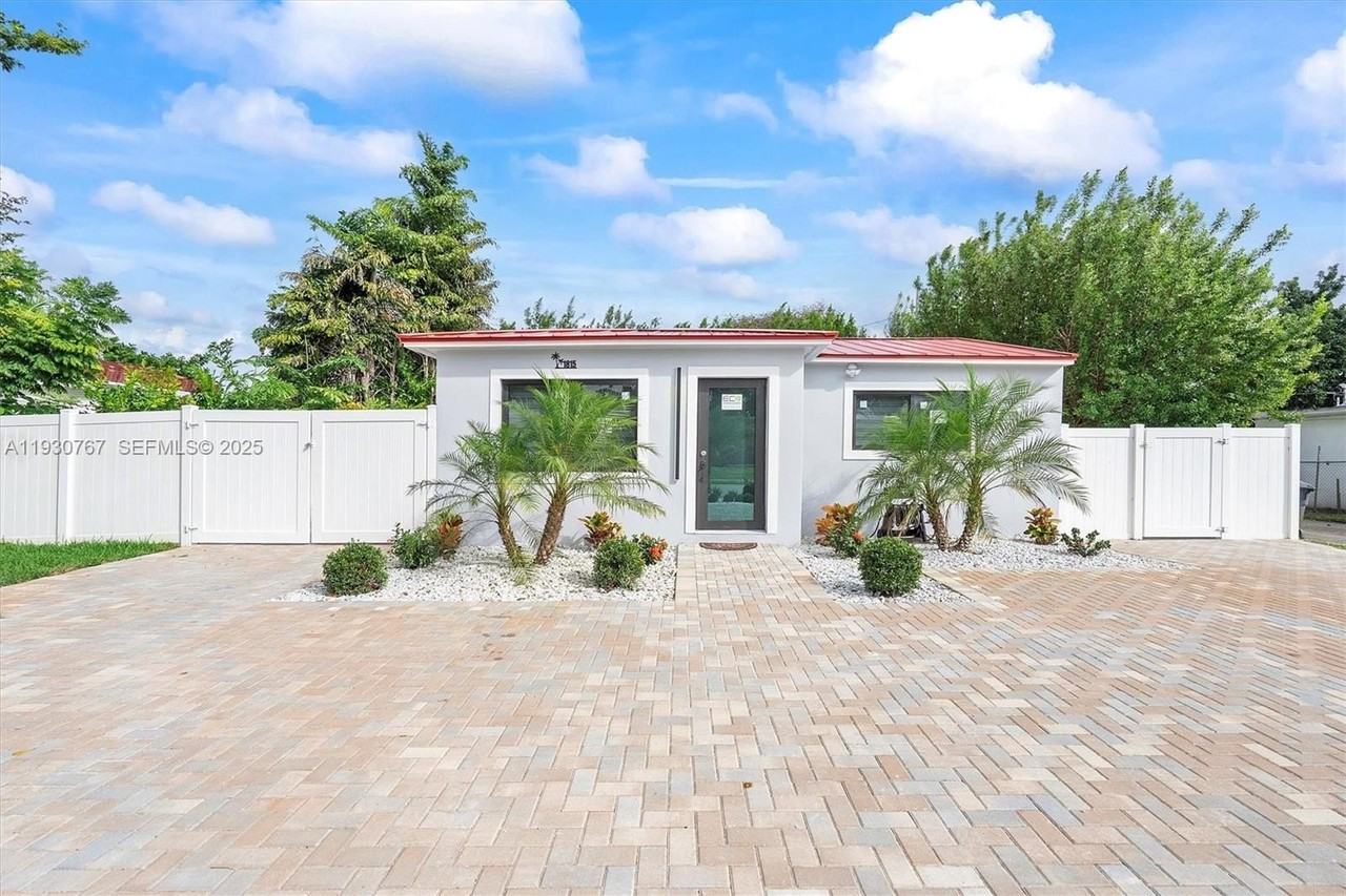 1815 N 27th Ave - Photo 6 of 31