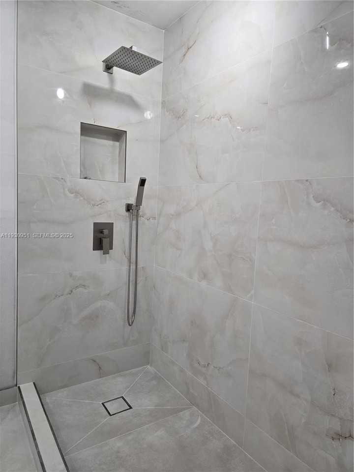 1800 W 54th St #409 - Photo 3 of 18