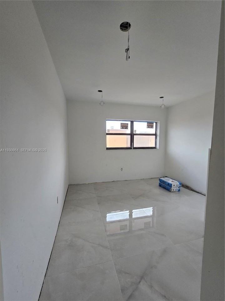 1800 W 54th St #409 - Photo 5 of 18