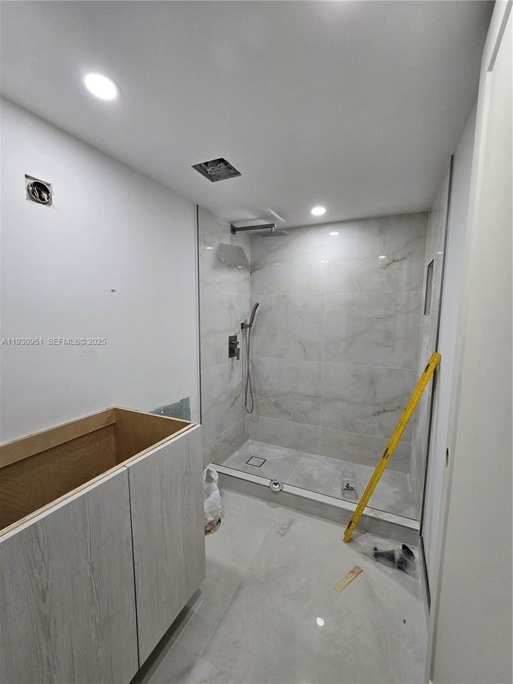 1800 W 54th St #409 - Photo 6 of 18