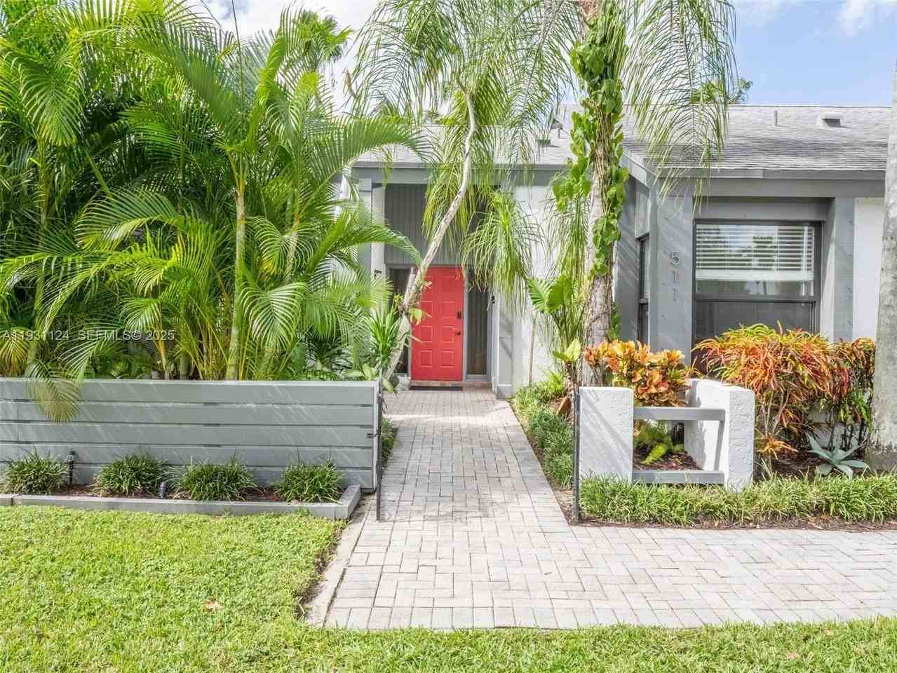 511 Sw 168th Ave #0 - Photo 3 of 31