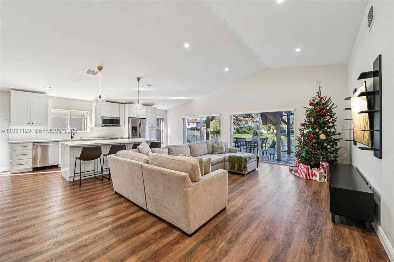 1356 Nw 192nd Ave - Photo 2 of 43