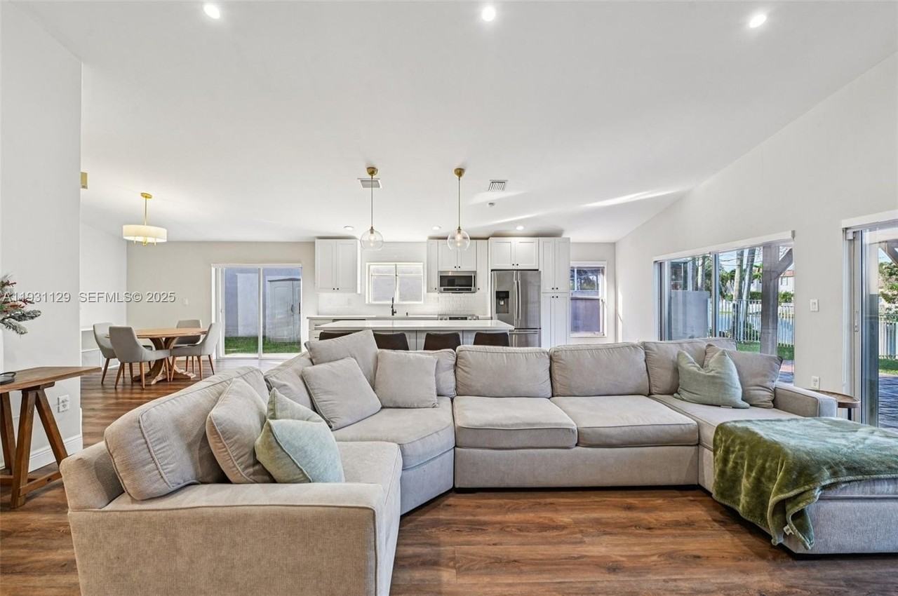 1356 Nw 192nd Ave - Photo 3 of 43