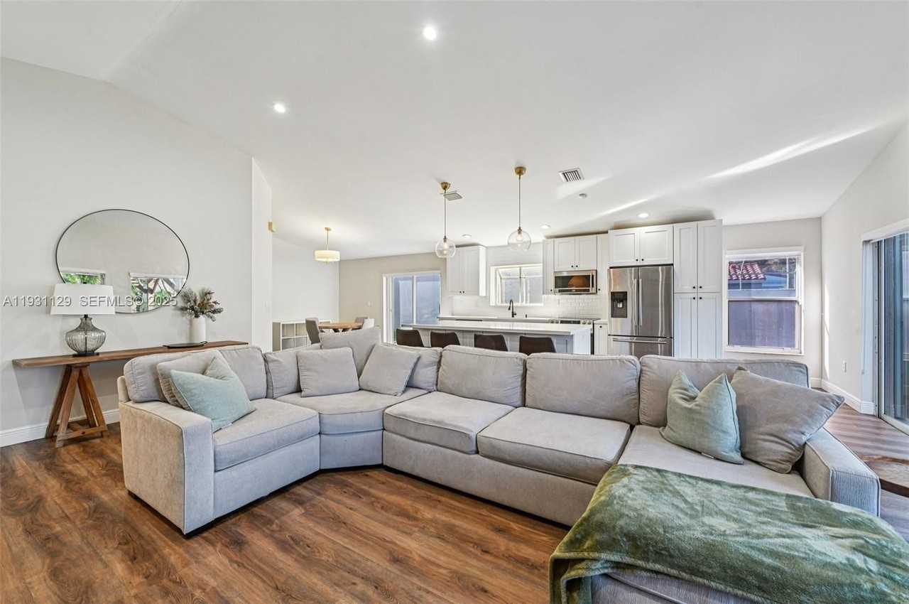 1356 Nw 192nd Ave - Photo 4 of 43