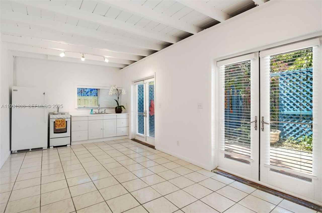 2330 Sw 62nd Ct #REAR - Photo 3 of 9