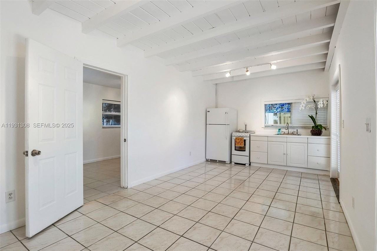 2330 Sw 62nd Ct #REAR - Photo 7 of 9